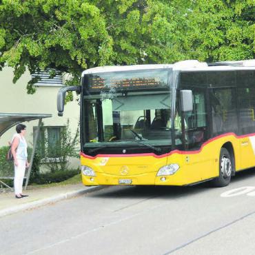 Ganz Bremgarten gut erschliessen - Was den ÖV anbelangt, ist Hermetschwil-Staffeln ein hartes Pflaster. Die Busse fahren sehr selten und sind oft stark verspätet. Bild: Roger Wetli