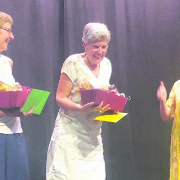 «Es gibt noch viel zu tun» - Allerbeste Stimmung bei den drei 40-Jahr-Dienstjubilarinnen (von links): Brigitte Thurnherr, Primar Halde; Karin Bopp, Oberstufe Junkholz; Monika Küng, Bezirksschule. Bild: Britta Müller