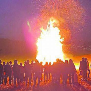 Heimatgefühle am riesigen Höhenfeuer - Das grosse Höhenfeuer war weitherum zu sehen. Im Bünz- und wie auch im Reusstal.