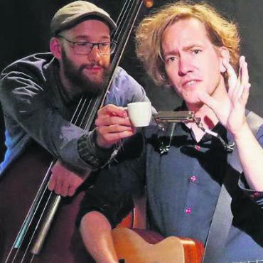 Musik in ihrer reinsten Form - «Mundarttüftler» Nick Spalinger und Florian Rechsteiner am Kontrabass. Bild: zg