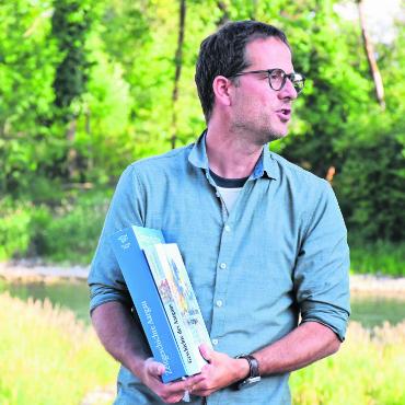 Wo man viel erleben kann - Der Wohler Fabian Furter präsentiert sein neuestes Werk. Bild: dm