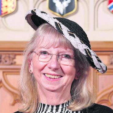 Auf der Weltbühne angelangt - Die Engländerin Veronica Main hat eine starke Bindung zum Schweizer Strohmuseum in Wohlen. Bild: pd