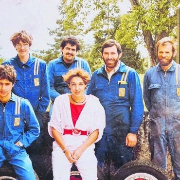 Feiern bis die Reifen quitschen - Aus den frühen 80er-Jahren: Dieter Juchli und Romy Rohrbach (vorne) und die Brüder Rohrbach (ganz rechts). Bilder: zg