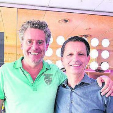 30 Mal Gänsehaut - Nino Taglialatela und Adriano Iannone, Inhaber der Wohler Zanzibar, die auf dem Lovemobile die Bar führen wird.