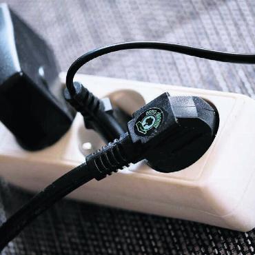 Zweites böses Erwachen - Büttikon ist mit seinen Strompreisen in den nationalen Fokus geraten. 212 Prozent beträgt der Anstieg. Da dürfte es sich lohnen, beim einen oder anderen Gerät den Stecker zu ziehen. Bild: pixabay