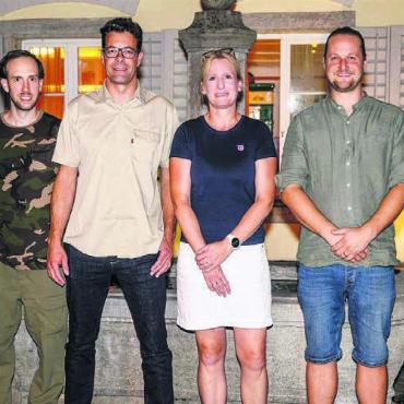 «Aus der Geschichte lernen» - Die Vorstandsmitglieder von «Schöner Wohlen» (v. l.): Daniel Baumann, Philipp Simka (Präsident), Simone Cavelty und Simon Dietrich. Bild: pd