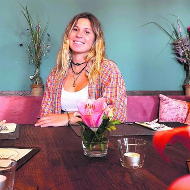 Die Weltenbummlerin - Ein Dauerlächeln: Céline Roth erlebte in den letzten 2,5 Jahren viele Dinge und durfte tolle Menschen in vielen fremden Ländern kennenlernen. Bild: Stefan Sprenger