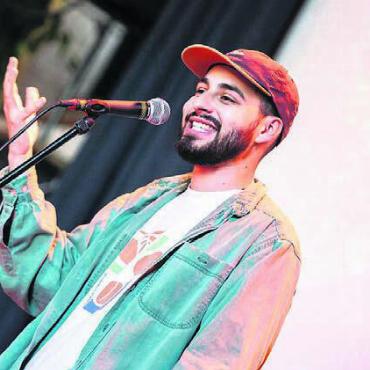 Von Klangpoesie bis Talkshow - Jeremy Chavez bringt mit «Chat mit Chavez» die chaotischste Talkshow in den Sternensaal. Bild: pd