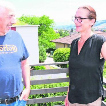 «Wir haben ja alles in Wohlen» - Ein Treffen der politischen Gegensätze: Roland Büchi und Laura Pascolin sind selten einer Meinung, aber sie respektieren sich umso mehr. Bild: Daniel Marti