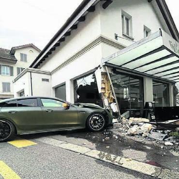 «Ich gebe nicht auf» - Unfallursache: Der Lenker des Mercedes ist gemäss Polizei kurz eingeschlafen.