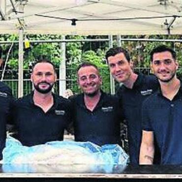 Wohlen-Power an Grossanlass - René Holenweger (ganz links) und die «Marco Polo»-Crew. Bild: zg