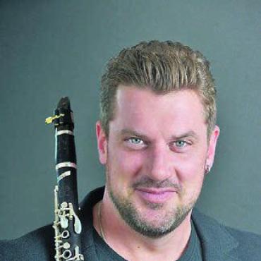 «Bin als Musiker ausgelastet» - Schulleiter Markus Beeler lebt für und mit der Musik. Bild: zg
