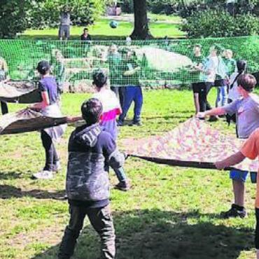 Pfadi anstatt Schule - Diverse Spiele machten den Pfaditag mit dem Integrationsteam zum Erlebnis. Bild: zg