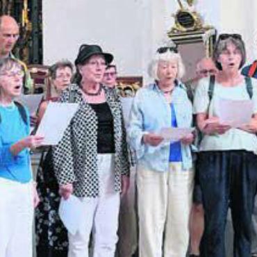 Zur «Lieben Frau von Einsiedeln» - Der Gemischte Chor durfte in der Klosterkirche singen. Bild: zg