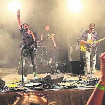 Wochenende voller Liebe - Für «Lemon Cut» war der Auftritt am «Stoppelfäld» ein Heimspiel, welches die Freiämter Band so richtig genoss. Bilder: Chregi Hansen / Celeste Blanc