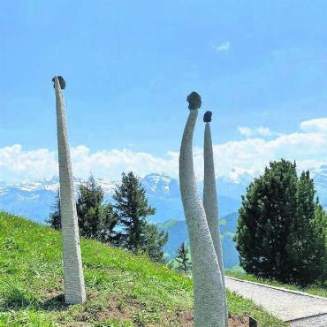Ganz nahe am Himmel - Ausstellung mit wunderschönem Ausblick: Die Skulpturen von Rafael Häfliger auf dem Stanserhorn. Bilder: dm/zg