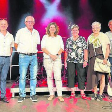 Beste Unterhaltung - Die Glücksrad-Gewinner vom Freitagabend beim Gruppenbild. Bild: zg