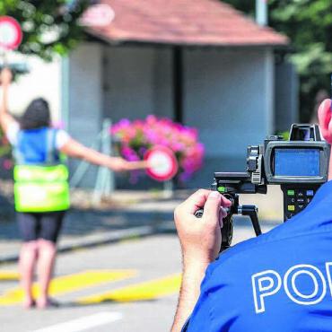 Zwei Wochen präventiv unterwegs - Die verschiedenen Regionalpolizeien des Kantons verstärken zum Auftakt des Schuljahres in den kommenden zwei Wochen ihre Präsenz rund um die Schulhäuser. Bild: pz