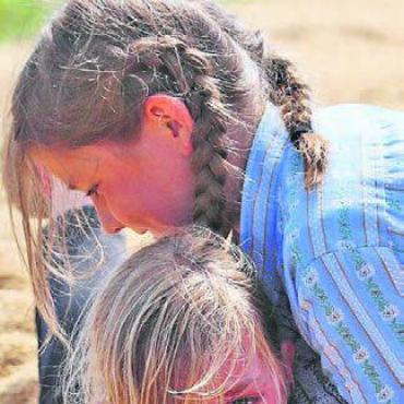 17-Jährige gewinnt Frauenschwinget - Umkämpfte Duelle bei grosser Hitze beim Meitlischwinget.