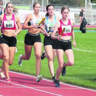 Spitzenklasse auf der Burkertsmatt - Beim U20-Final der Olympischen Staffel der Frauen durften die Organisatoren zeigen, wie schnell sie auf ein kleineres Missgeschick reagieren können.
