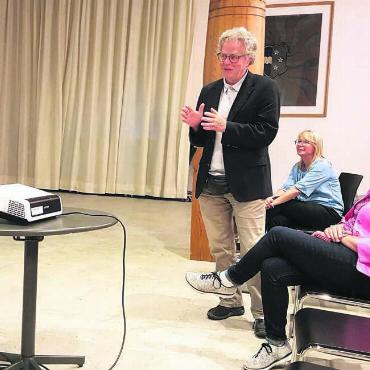 Steuern kurz und bündig - Das Thema Steuern wurde an einem Informationsanlass der Mitte Bremgarten im Zeughaussaal rege diskutiert. Bild: aha