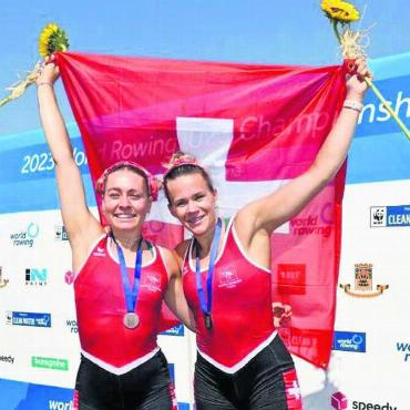 Bronze nach schnellem Rennen - Thalia Ahumada (links) und Olivia Roth jubeln über Bronze. Bilder: zg