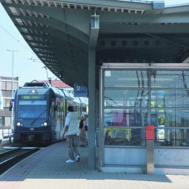 Barrierefrei bis Ende 2025 - Der Bahnhof Berikon-Widen ist heute nur von einer Seite her barrierefrei. Bilder: Roger Wetli