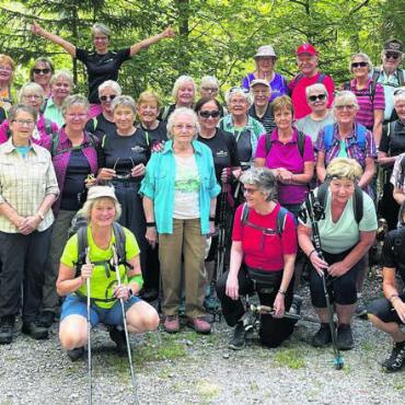 Ausflug zum ältesten Speichersee - Die Teilnehmenden des Ausflugs genossen einen schönen Tag. Bild: zg