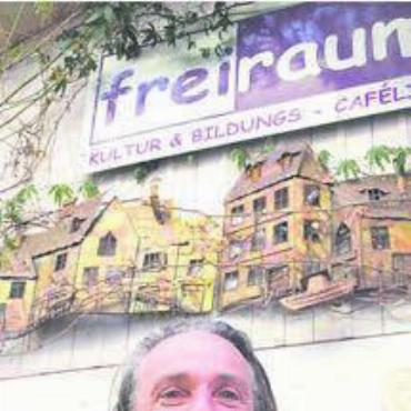 Freiraum muss schliessen - Norbert Joller hat in der Unterstadt einen «Freiraum» geschaffen. Nun müssen er und seine Mitstreiter eine neue Vereinsheimat suchen. Bild: Archiv