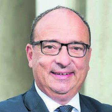 Infoanlass zu Steuern - Regierungsrat Markus Dieth beantwortet in Bremgarten Fragen. Bild: zg