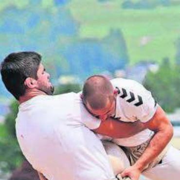 Joel Meier trumpft auf - Joel Meier (rechts) blieb im Schlussgang am St. Galler Nationalturntag in Benken chancenlos gegen den Zürcher Jeremy Vollenweider. Bild: wr