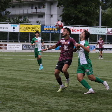 Missglückte Generalprobe - Kerem Kursun (links) mit dem FC Wohlen im Duell gegen den SC Kriens. Die Luzerner waren den Freiämtern deutlich überlegen. Bild: Josip Lasic