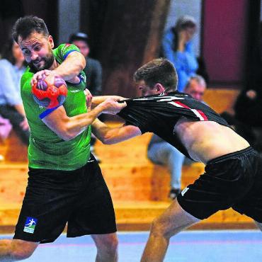 Den Auftakt vergeigt - Duje Vukadin und der HC Mutschellen kassieren im Startspiel gegen Pratteln eine deutliche Niederlage. Bild: Archiv