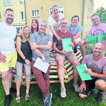 Metzgete und Theaterbrunch - Die Reussbühne bietet auch diesen Herbst wieder viel Grund zum Lachen. Bild: zg