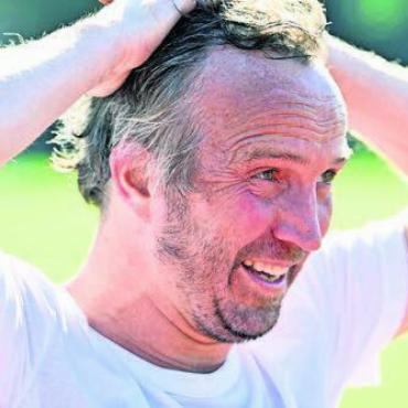 Sommerlicher Herbstlauf - Muris Gemeindepräsident Hans-Peter Budmiger nahm die 10 Kilometer unter die Füsse und schaffte es locker (aber ausgepowert), unter der 1-Stunden-Marke zu bleiben.