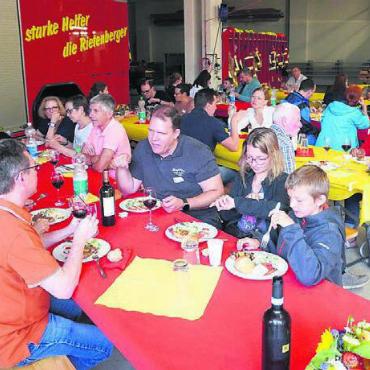 Herrliche «Sightseeingtour» - Herzlich willkommen: abschliessender Grillplausch als erster Integrationsschritt im gegenseitigen Kennenlernen.
