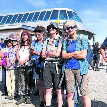 Mit dem Adler unterwegs - Der Chor Quersang war auf Wanderschaft. Bilder: zg