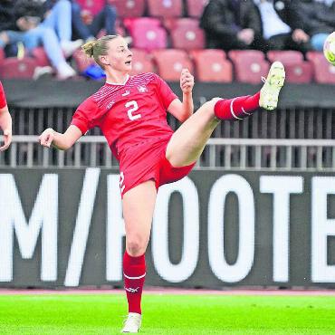 «Das Grösste» - Verteidigerin Julia Stierli hat grosse (und berechtigte) Hoffnungen, an der WM zu viel Einsatzzeit zu kommen. Bild: Freshfocus
