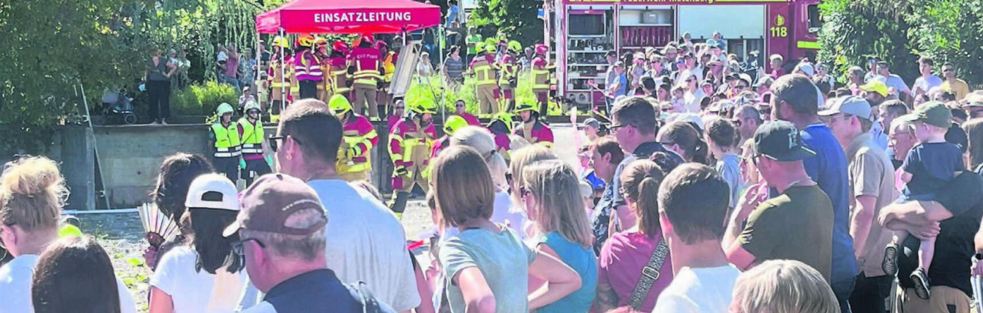 Rund 250 Bürger und Bürgerinnen – ob gross oder klein – folgten der Einladung der Feuerwehr. Bilder: Britta Müller