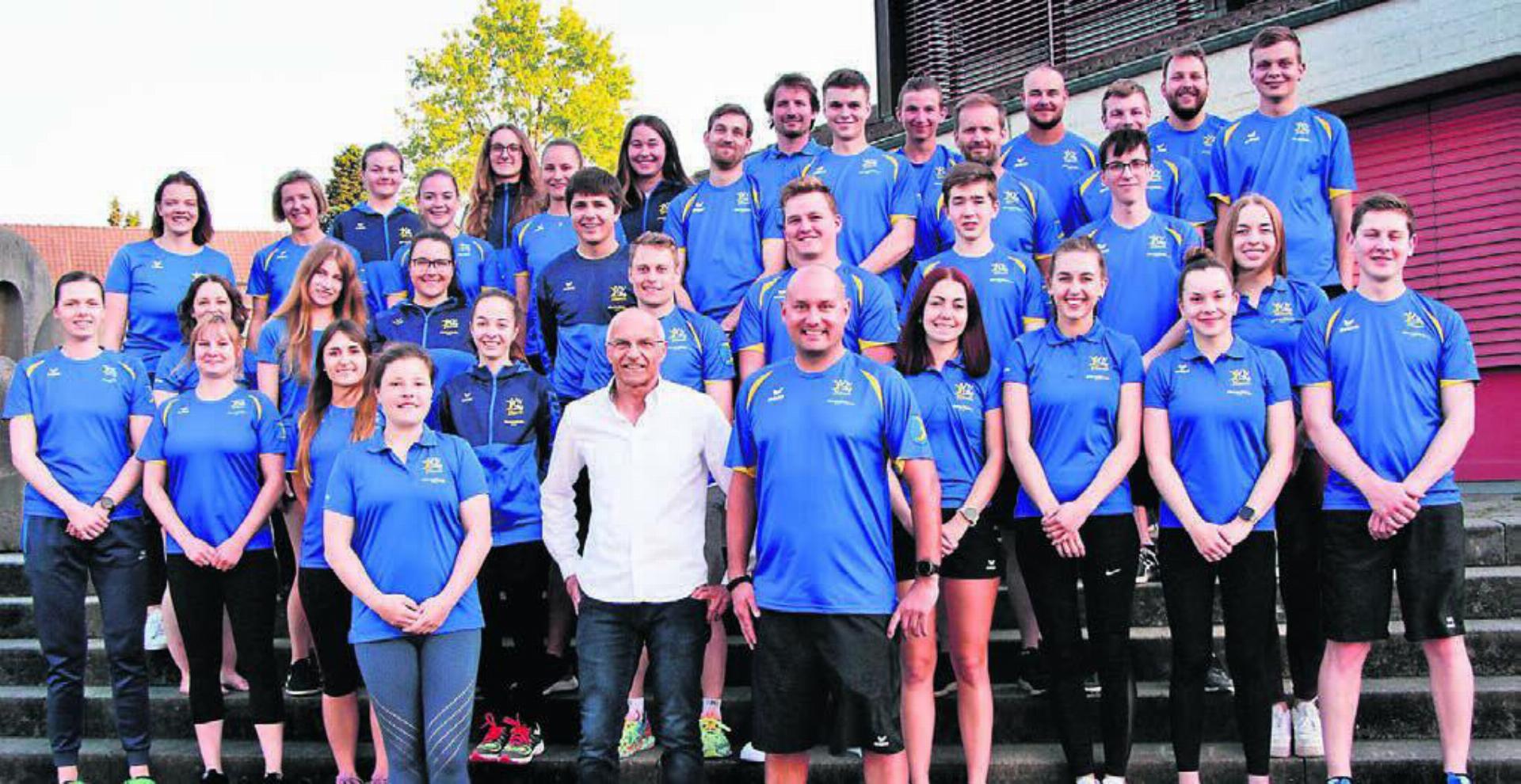 Neues Logo, neuer Dress, gute Wettkampfleistungen – der DTV und der TV Boswil beim Gruppenbild. Bild: zg