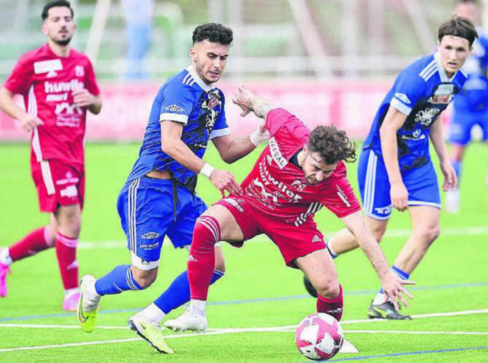 Wohlen (links, Kerem Kursun) will vorne mitspielen. Muri (rechts, Davide Dacunto) will den Ligaerhalt. Bild: awa