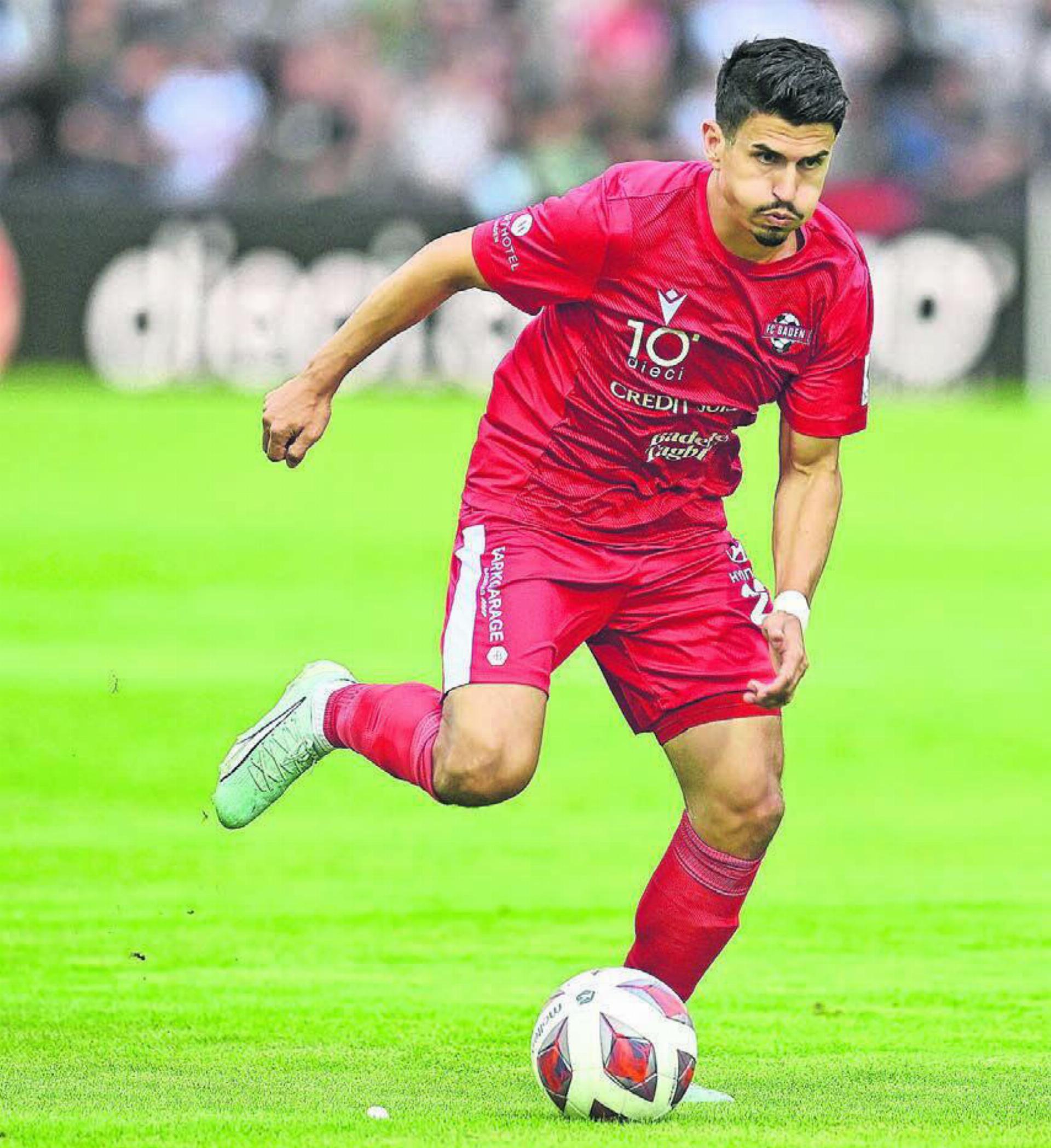 Der Wohler in Diensten des FC Baden: Daniele Romano zeigte eine starke Partie – musste aber als Verlierer vom Platz. Bilder: awa/zg