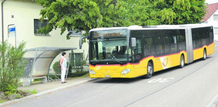 Was den ÖV anbelangt, ist Hermetschwil-Staffeln ein hartes Pflaster. Die Busse fahren sehr selten und sind oft stark verspätet. Bild: Roger Wetli