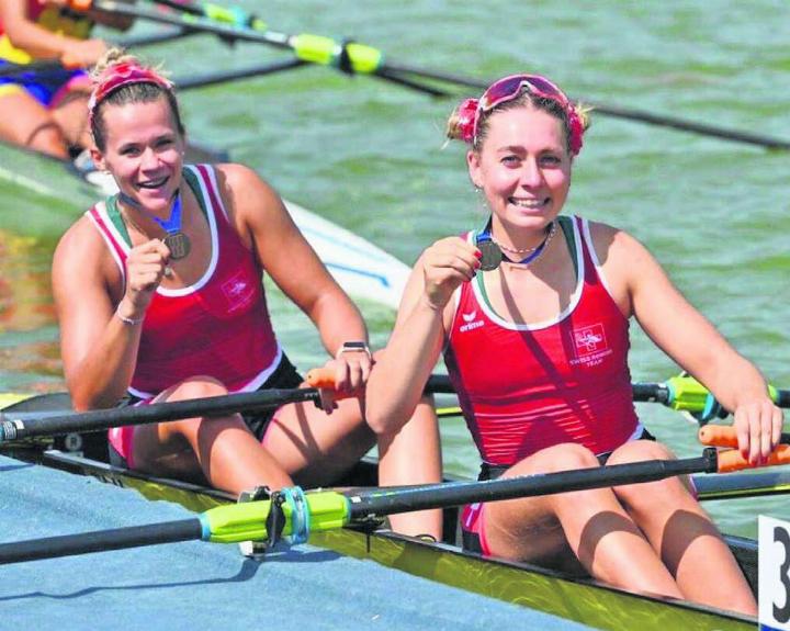 Olivia Roth (hinten) holt Bronze an der U23-Weltmeisterschaft im Doppelzweier.