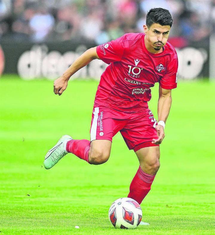 Der Wohler in Diensten des FC Baden: Daniele Romano zeigte eine starke Partie – musste aber als Verlierer vom Platz. Bilder: awa/zg