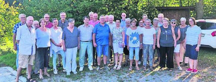 Sie setzen sich für die älteren Mitbewohner und Mitbewohnerinnen ein und wurden dafür zu einem Fest eingeladen. Bild: zg