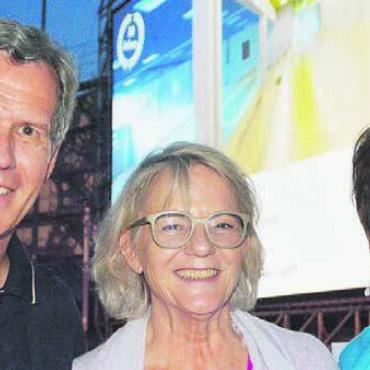 Hoffnung und Verzweiflung - Schauspielerin Jacqueline Fritschi-Cornaz (rechts) und Richard Fritschi von der Stiftung Zariya besuchten das Kino auf Einladung von Bea Schneiter. Bild: rwi
