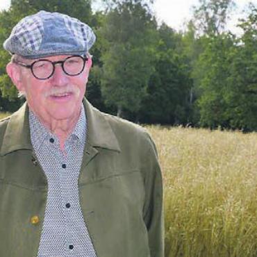 Pufferstreifen muss breiter werden - In diesem Bereich soll es eine bis 50 Meter breite Pufferzone zum Fischbacher Moos geben. Gemeindeammann Hans Peter Flückiger hofft, das Projekt bald abzuschliessen. Bild: rwi