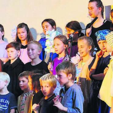 «de David wird König» einstudieren - Für das Musical wird eine Woche lang geübt. Bild: zg