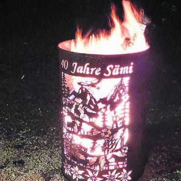 Inneres Feuer entzündet - Zaubern ein magisches Ambiente, die Feuerfässer von Monika Moser.
